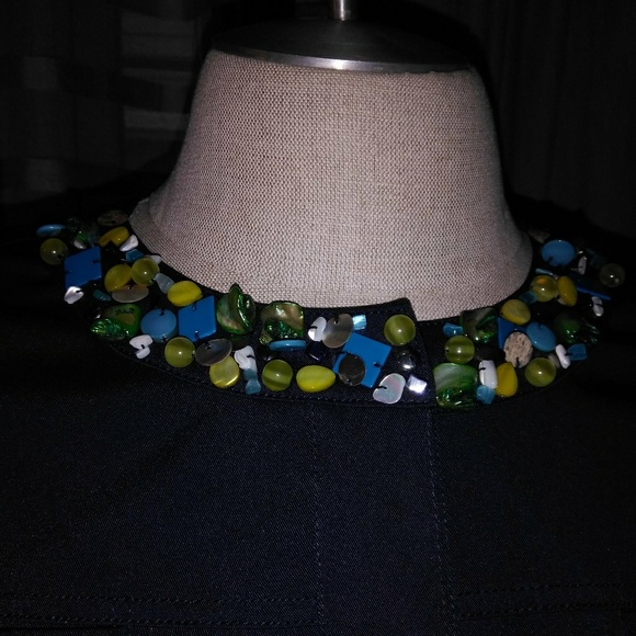 A jacket - Picture 3 of 4